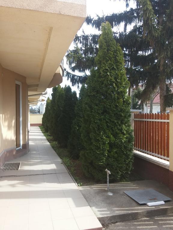 Alina Apartmanok Hajdúszoboszló Extérieur photo
